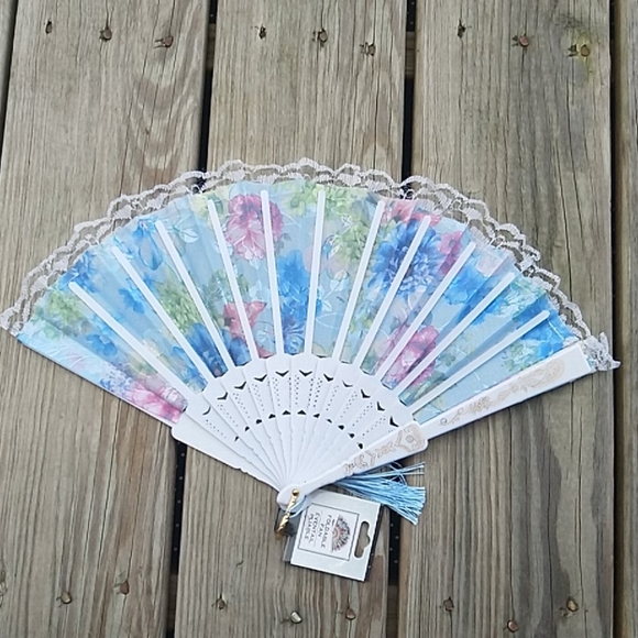 Blue and white deluxe foldable hand fan - Picture 2 of 2